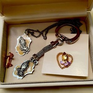 Lot of Christian jewelry (4pieces)